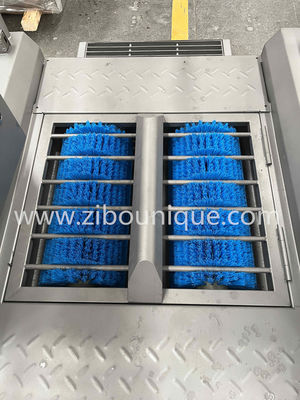 Améliorer les normes d'hygiène avec une machine à laver les bottes en plastique à main et à eau 0,83 kW