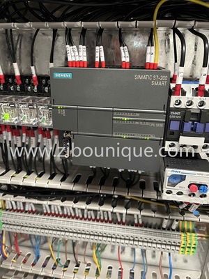 Machines d'hygiène personnelle Station automatique de nettoyage des semelles pour un contrôle optimal de l'hygiène