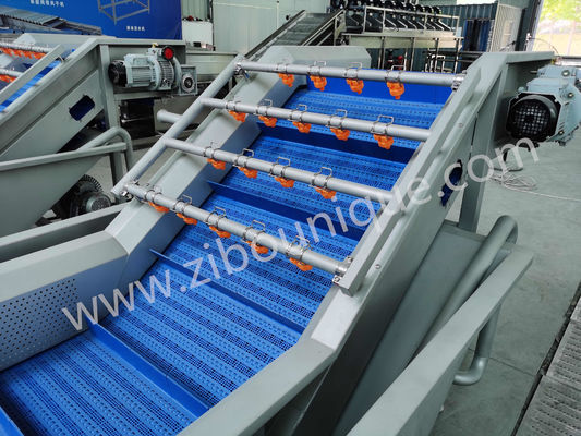 Un réservoir de nettoyage de la salade à bulles pour les fruits et légumes