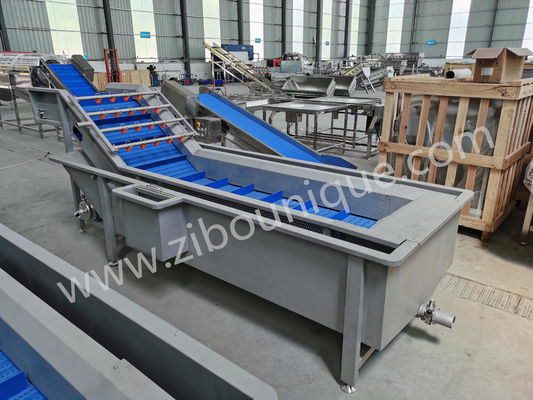 Un réservoir de nettoyage de la salade à bulles pour les fruits et légumes