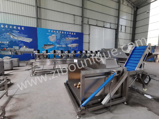 Une machine hydraulique pour décharger sans tracas les légumes-racines et bien plus encore